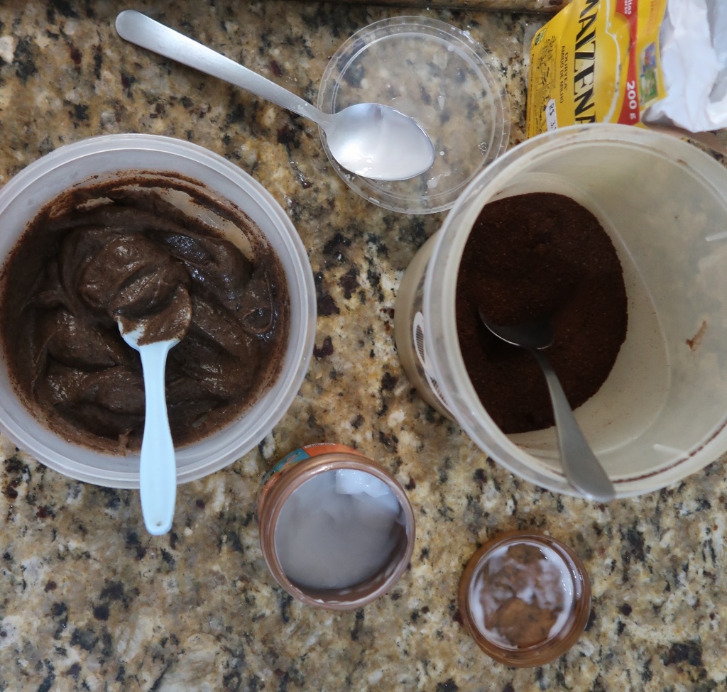 HIDRATAÇÃO COM MAIZENA E CAFÉ